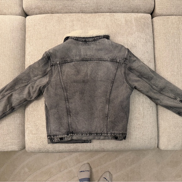 Levi's Men's Sherpa Trucker Jacket - Picture 4 of 4